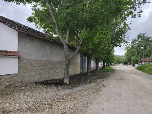 Your Rural Retreat: Lovely House with Massive Garden in Radanovo