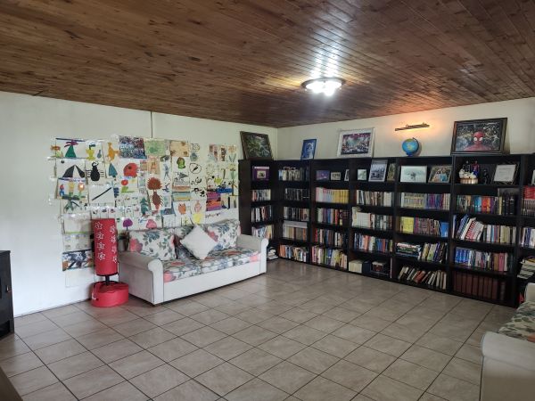 Your Rural Retreat: Lovely House with Massive Garden in Radanovo