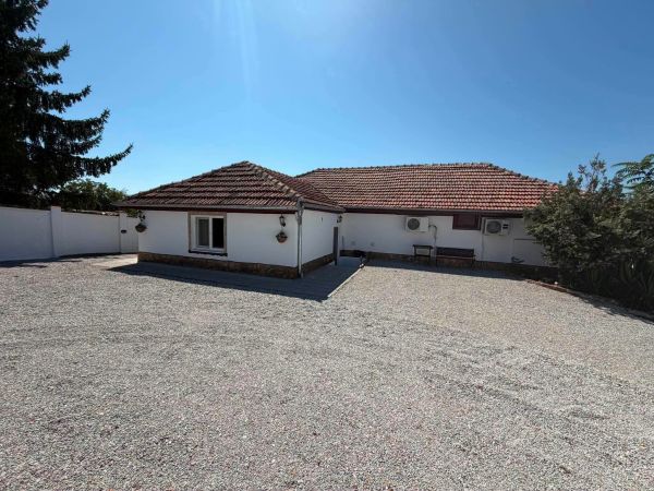 FOR SALE: STUNNING FULLY RENOVATED BUNGALOW IN STRAHILOVO