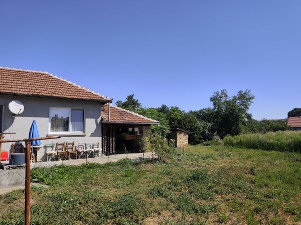 House for sale 2300 sqm garden in Radanovo 