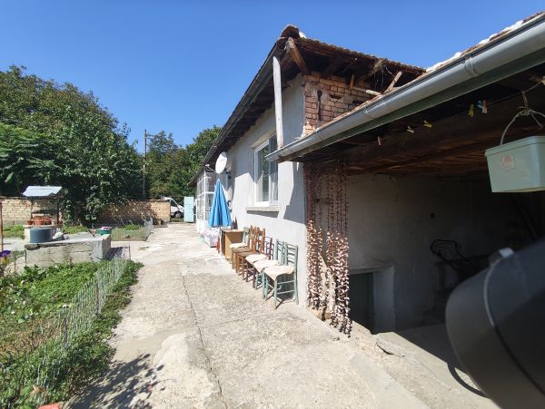 House for sale 2300 sqm garden in Radanovo 