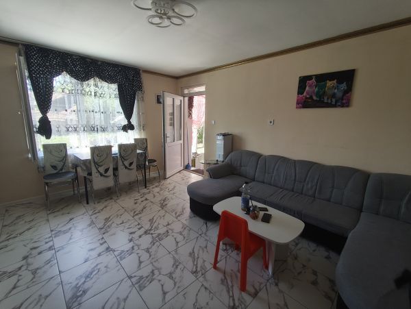House for sale 2300 sqm garden in Radanovo 