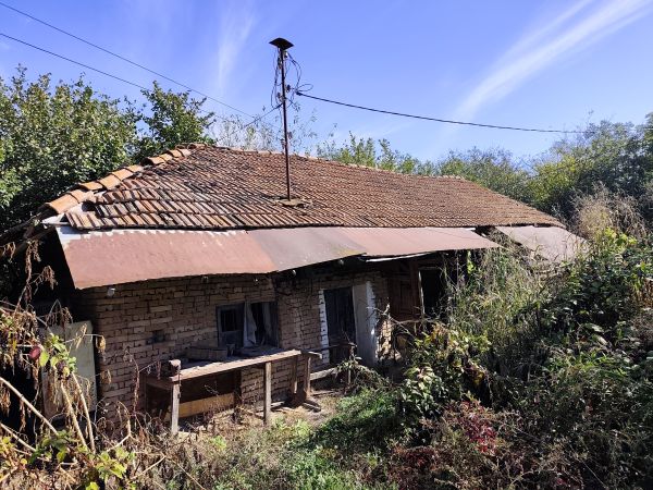 House for Sale in Pavel Village, Veliko Tarnovo Region (1,500 sq.m + 1,900 sq.m) – Needs Renovation