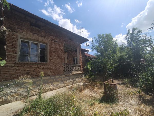 House for sale in village of Strahilovo 1000 sqm