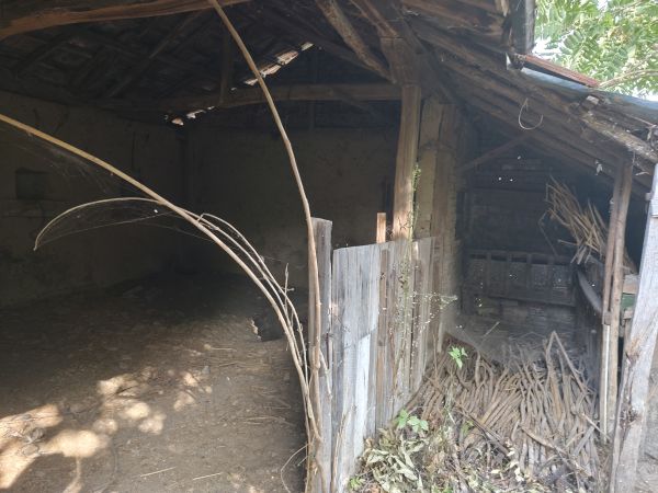 House for sale with barn, garden 2100 meters in Pavel village
