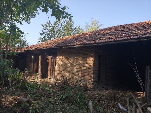 House for sale with barn, garden 2100 meters in Pavel village
