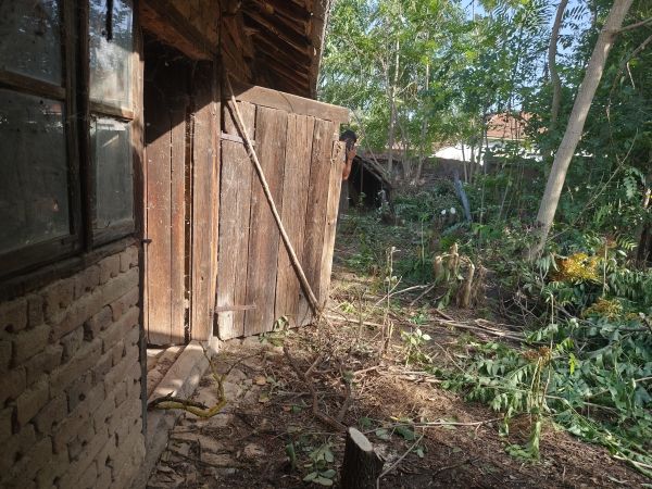 House for sale with barn, garden 2100 meters in Pavel village