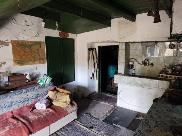 House in need of renovation in the village of Strahilovo – 1,110 sqm
