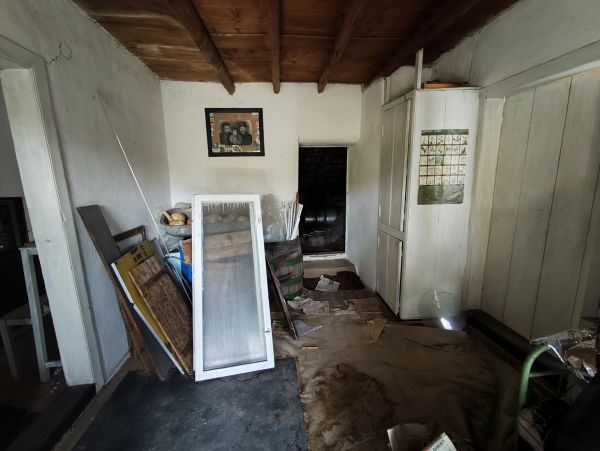 House in need of renovation in the village of Strahilovo – 1,110 sqm