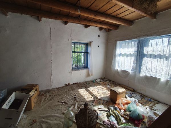 House in need of renovation in the village of Strahilovo – 1,110 sqm