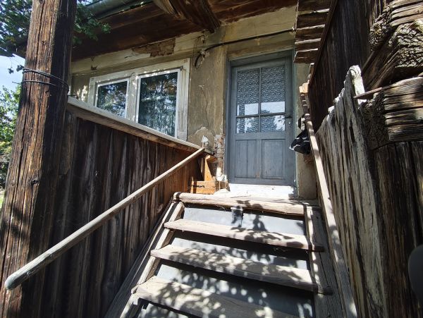 House in need of renovation in the village of Strahilovo – 1,110 sqm
