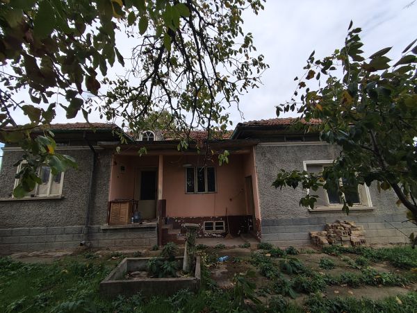 HOUSE WITH YARD AND GARAGE FOR SALE IN POLSKI TRAMBESH