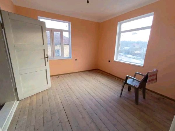 LIVEABLE HOUSE WITH 1,000 M² GARDEN – STRAHILOVO 