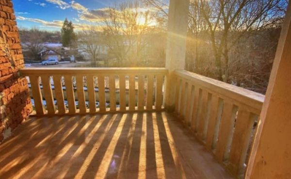 LIVEABLE HOUSE WITH 1,000 M² GARDEN – STRAHILOVO 