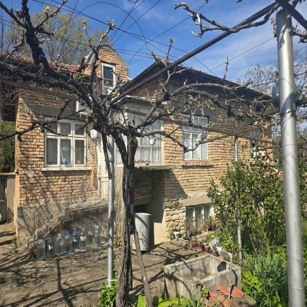 ONE-STOREY BRICK HOME IN VELINO – NEAR SHUMEN & VARNA