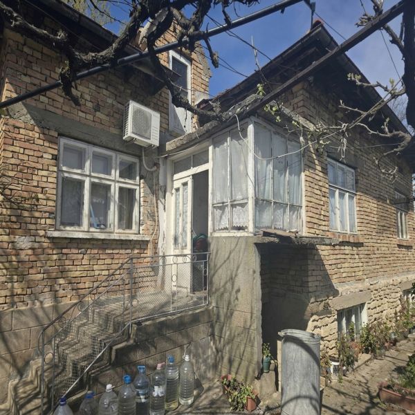 ONE-STOREY BRICK HOME IN VELINO – NEAR SHUMEN & VARNA