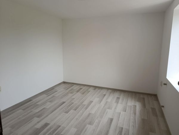 PANORAMIC VALLEY VIEWS IN ALEKOVO – Fully Renovated & Move-In