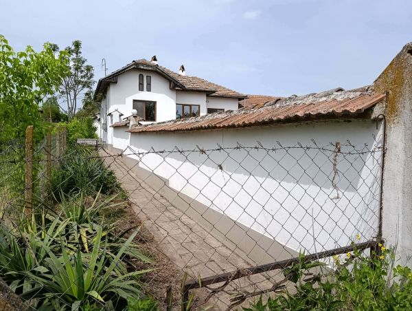 PANORAMIC VALLEY VIEWS IN ALEKOVO – Fully Renovated & Move-In