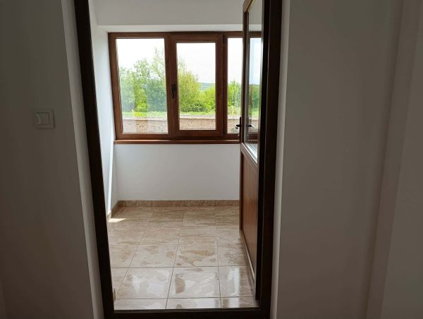 PANORAMIC VALLEY VIEWS IN ALEKOVO – Fully Renovated & Move-In