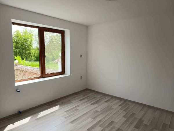 PANORAMIC VALLEY VIEWS IN ALEKOVO – Fully Renovated & Move-In