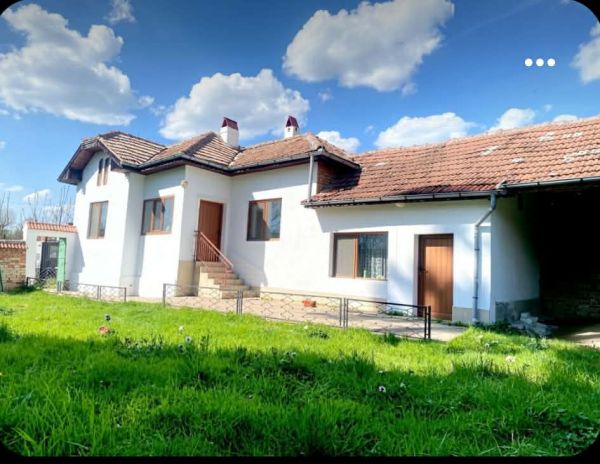 PANORAMIC VALLEY VIEWS IN ALEKOVO – Fully Renovated & Move-In
