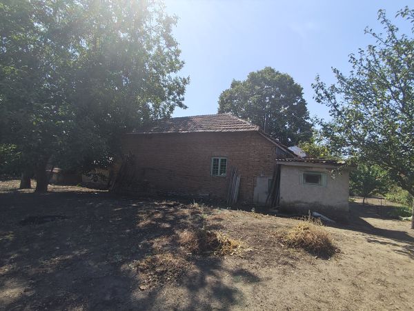 ?PAVEL HOMES OFFERS: SOLID BRICK HOUSE WITH GARAGE, WORKSHOP & 2,570 M² GARDEN IN PAVEL
