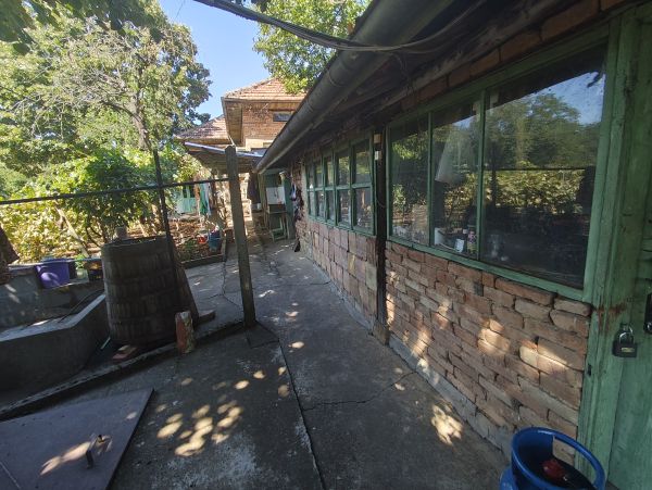 ?PAVEL HOMES OFFERS: SOLID BRICK HOUSE WITH GARAGE, WORKSHOP & 2,570 M² GARDEN IN PAVEL