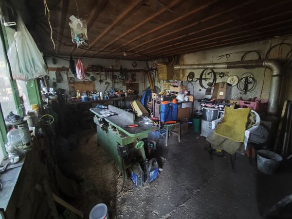 PAVEL HOMES OFFERS: SOLID BRICK HOUSE WITH GARAGE, WORKSHOP & 2,570 M² GARDEN IN PAVEL