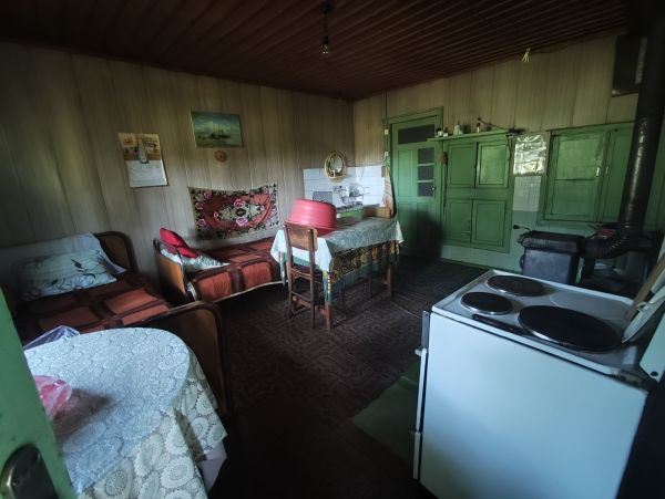 PAVEL HOMES OFFERS: SOLID BRICK HOUSE WITH GARAGE, WORKSHOP & 2,570 M² GARDEN IN PAVEL